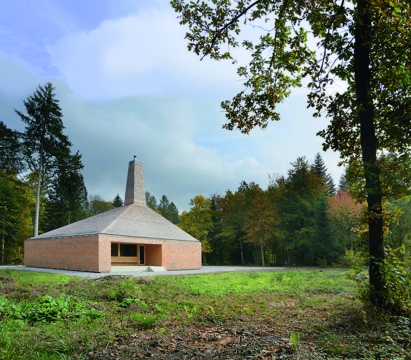 Seuls de l’épicéa, du douglas et du sapin provenant de forêts proches appartenant au Land Bade-­Wurtemberg ont été mis en œuvre dans le bâtiment. © Ludescher + Lutz Architekten