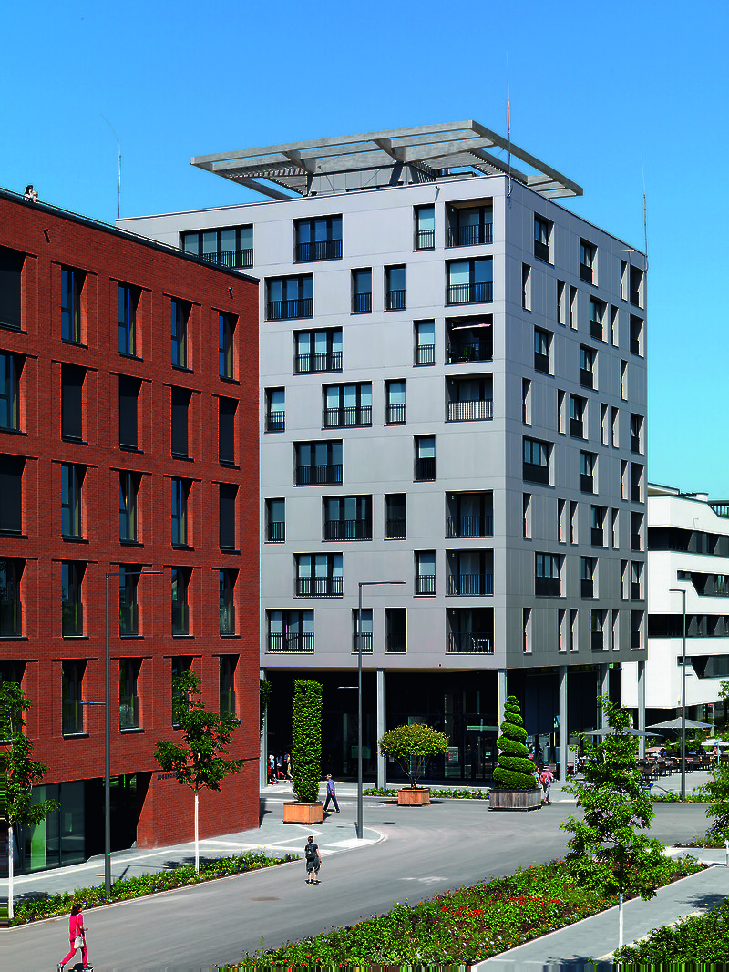 Le SKAIO fait partie d’un ensemble résidentiel construit à Heilbronn dans le nouvel éco­quartier réalisé sur les bords du Neckar dans le cadre de l’exposition nationale Bundes­gartenschau 2019. © Bernd Borchhardt